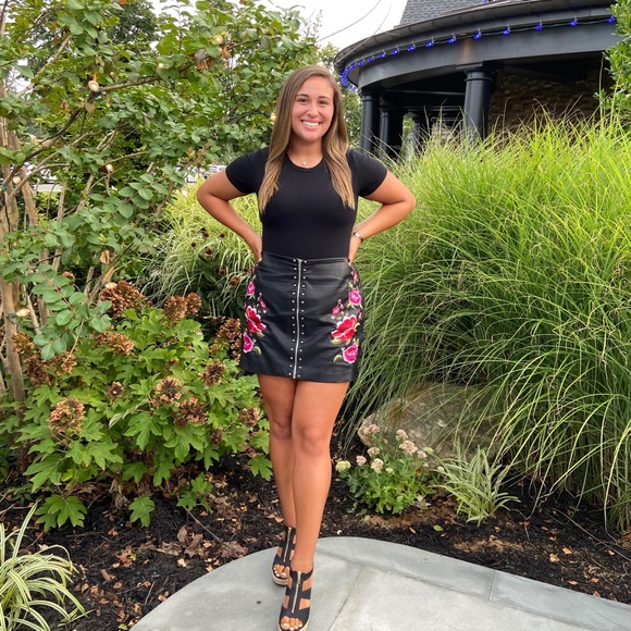 Meet your Posher, Alyssa - Picture 1 of 1